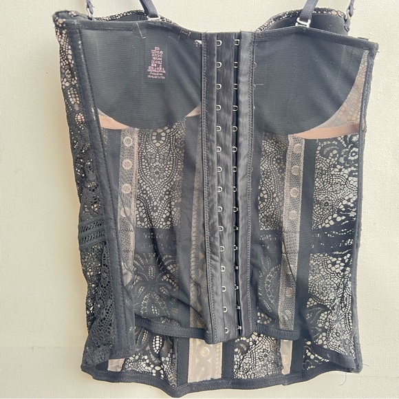 Victoria’s Secret black grommet lace boned bustier  32 B push up lk new top s - Picture 6 of 6